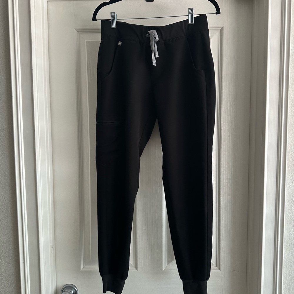 Women’s black Figs Zamora Jogger Scrub Pant